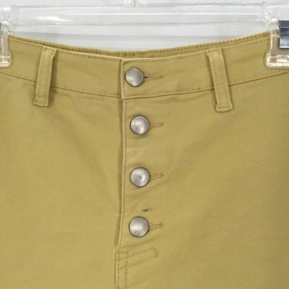 Listicle High Waist Women’s Ruffle Shorts - Picture 3 of 6